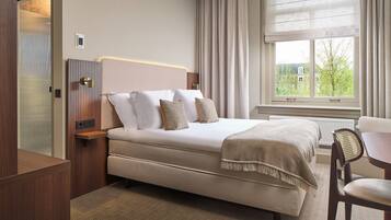 Comfort Room | In-room safe, soundproofing, iron/ironing board, free WiFi