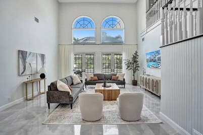 Historic Hollywood Mansion 5 Minutes to the Beach 6BR 5-Bath