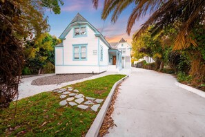 Exterior - Amazing Reviews, Walk 2 Beach, Restaurants & Shops (Ventura)