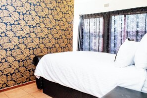 3 bedrooms, iron/ironing board, WiFi, bed sheets - Entire Apartment, lovely spacious 3 bedroom apartment  (Randburg)