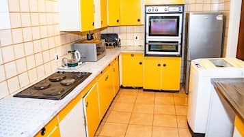 Fridge, microwave, stovetop, electric kettle