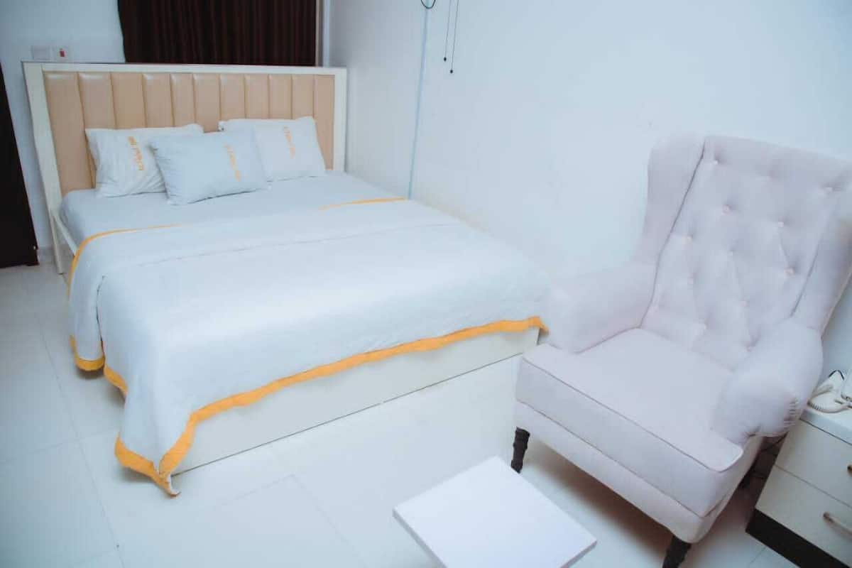Kamer | Een minibar, beddengoed