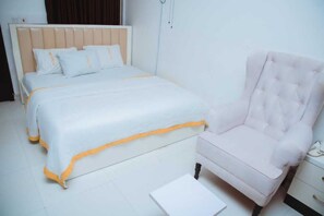 Minibar y ropa de cama 