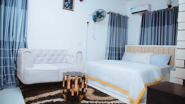 Minibar, soundproofing, bed sheets - Le Patriot Hotel (Lekki)