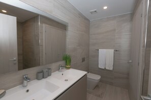 タオル、石鹸、トイレットペーパー