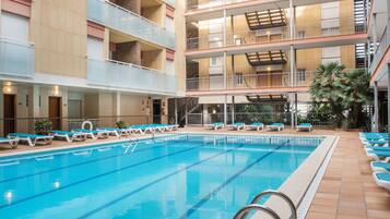 Hồ bơi ngoài trời