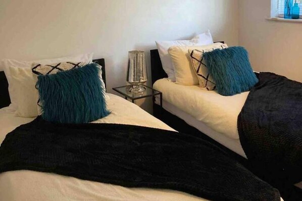 House | 3 bedrooms, free WiFi, bed sheets - Bletchley/milton Keynes/sleeps5/localattractions (Milton Keynes)