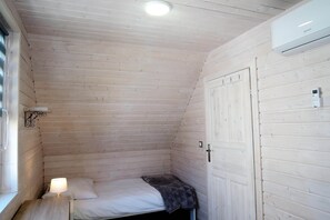 9 bedrooms, individually furnished, bed sheets