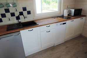 Deluxe House, 3 Bedrooms | Private kitchen
