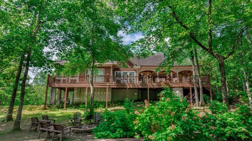 Legacy on the Lake-pool table, hot tub, fire pit, 180 views