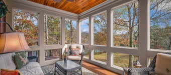 Legacy on the Lake-pool table, hot tub, fire pit, 180 views