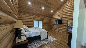 5 bedrooms, travel crib, WiFi, bed sheets