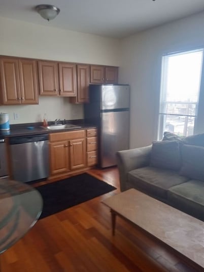 godlyone bedroom free parking