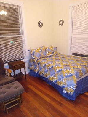 1 bedroom, iron/ironing board, WiFi - simple one bedroom free parking (Schenectady)