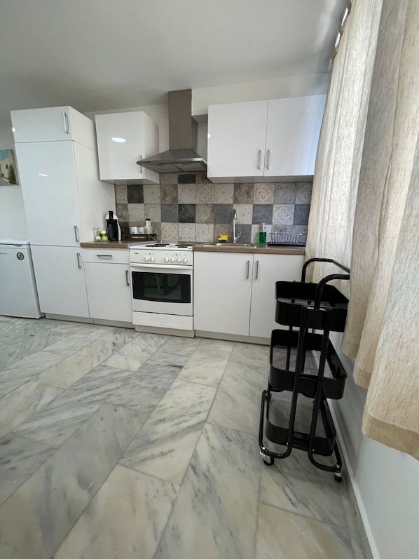 2 habitaciones y escritorio