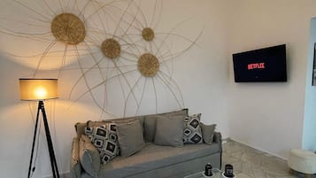 Apartment, Smoking | 2 bedrooms, desk