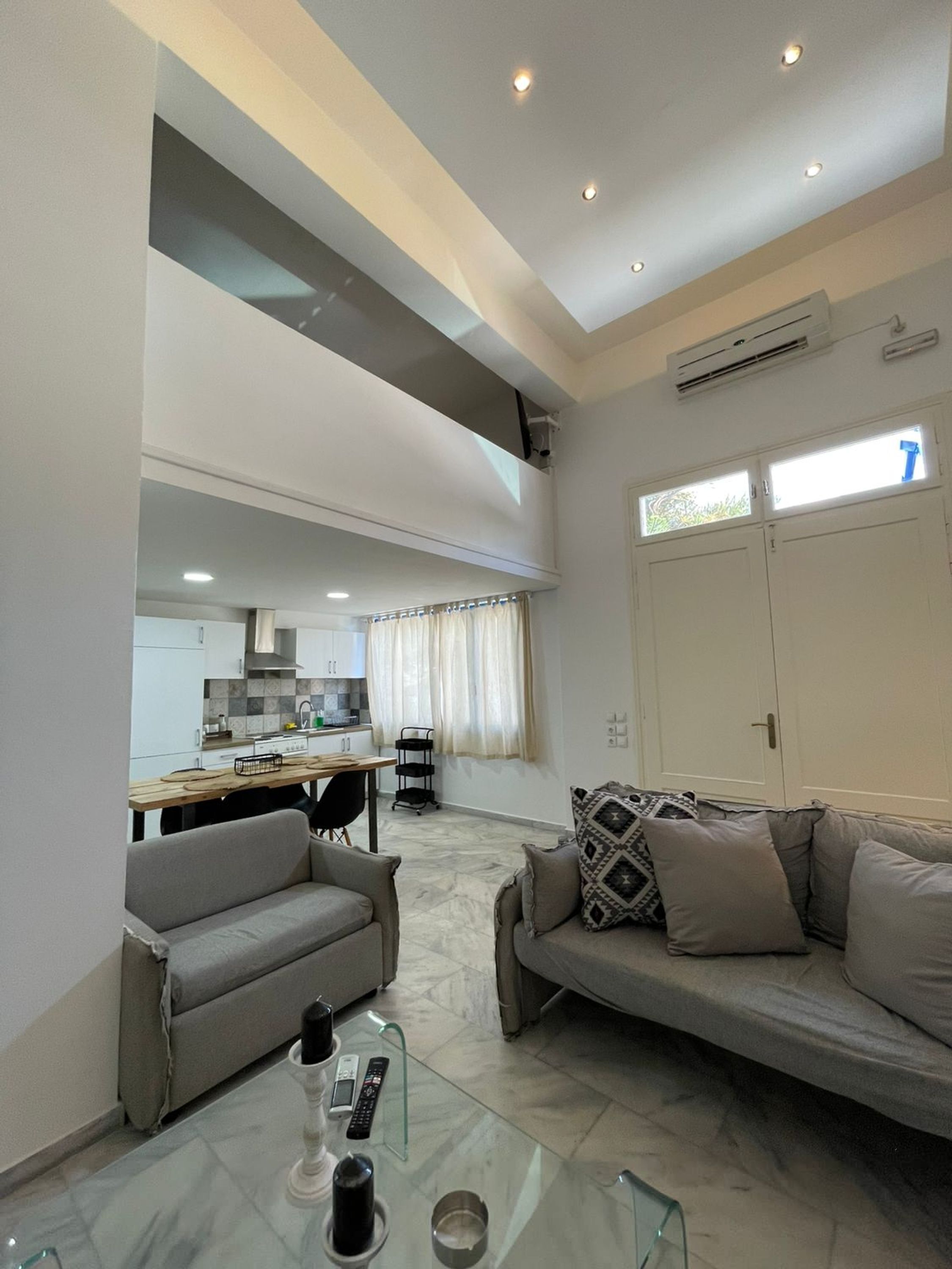 Apartment, Smoking | 2 bedrooms, desk