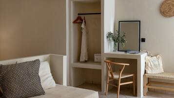 Studio, Smoking | 7 bedrooms, soundproofing