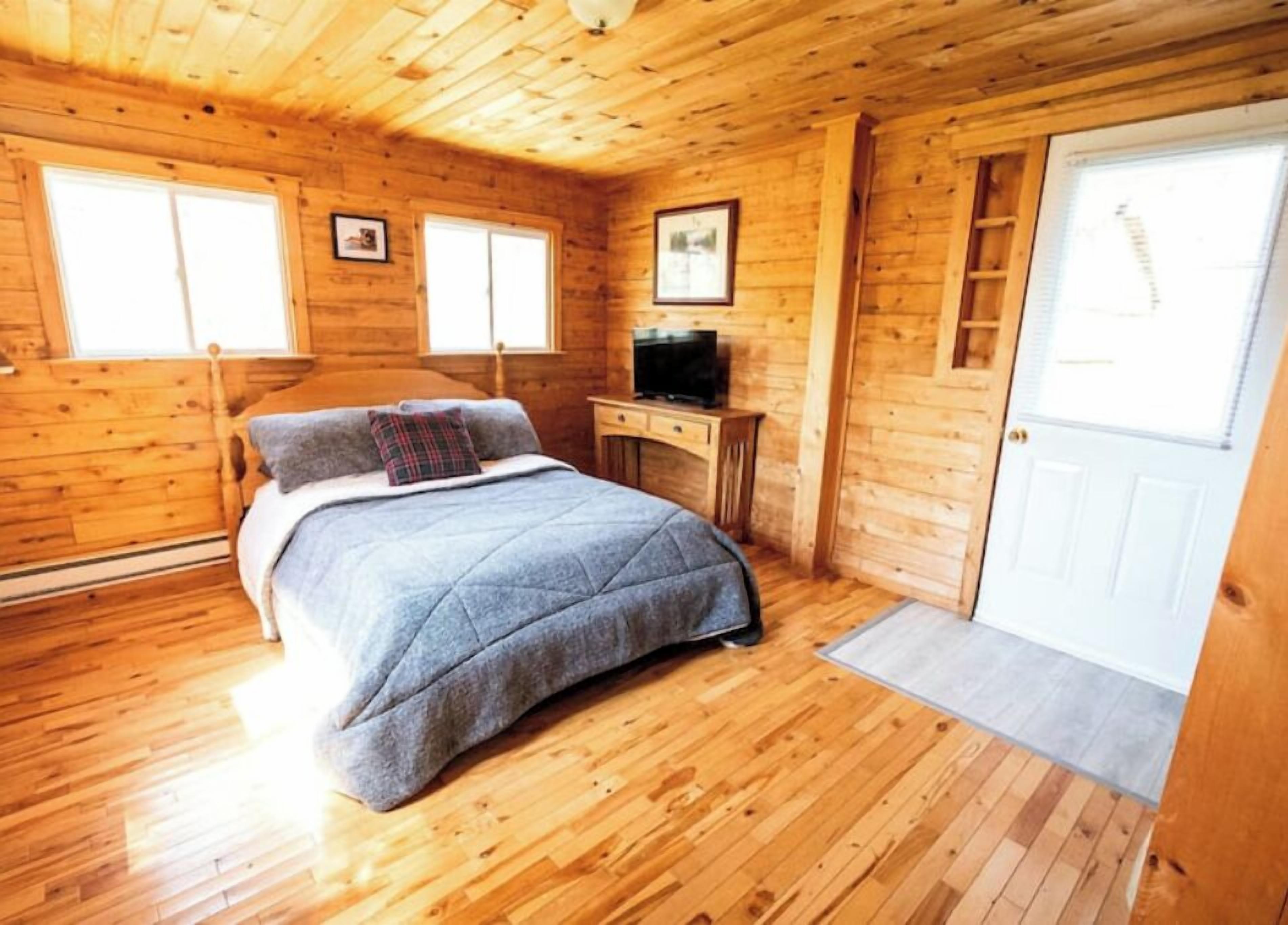 3 chambres, fer et planche à repasser, Wi-Fi, draps fournis