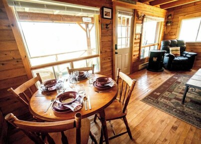 Riverside Cabin - sleeps 6

