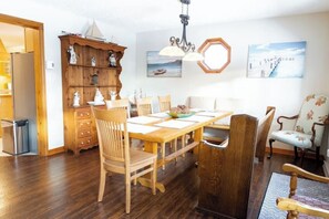 Dining - Get-A-Way Beach Chalet

 (Grande-Digue)