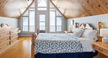 East Coastal- Waterfront Cottage
