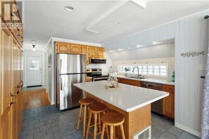 Private kitchen - East Coastal- Waterfront Cottage
(Beaubassin-est)