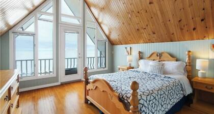 East Coastal- Waterfront Cottage