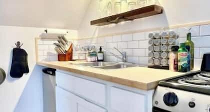 Finn's Studio Suite Apartment, Alma, Fundy Park