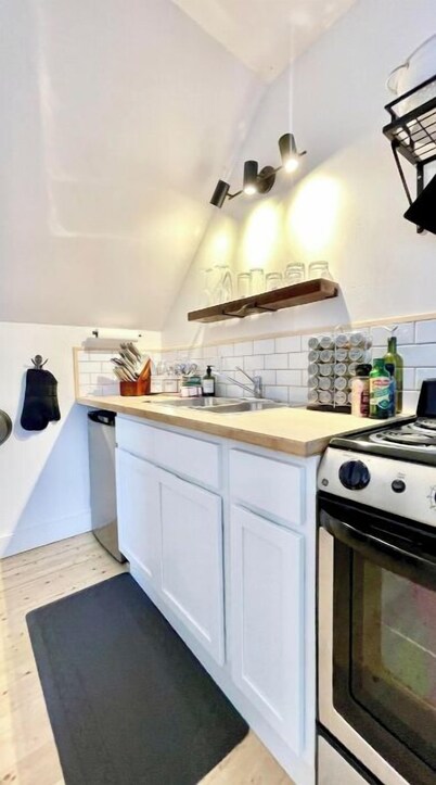 Finn's Studio Suite Apartment, Alma, Fundy Park

