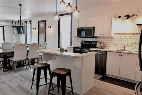 Master Mariner Molly's, Alma NB Sleeps 6 Guests

