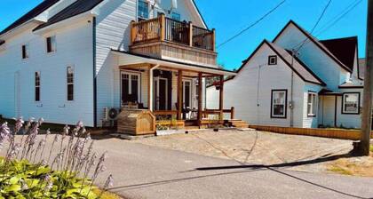 Master Mariner Molly's, Alma NB Sleeps 6 Guests