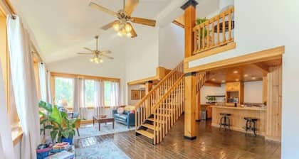 Creekside Hideaway - Oak Bay, NB