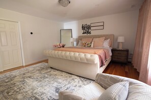 5 bedrooms, desk, iron/ironing board, free WiFi