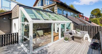 Glass front, terrace, 7 min. to Ski Champ