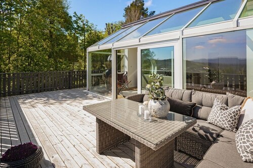 Glass front, Terrace, 7 min to Ski Champ