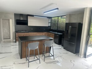 Microondas y placa de cocina