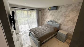 8 bedrooms, WiFi, bed sheets