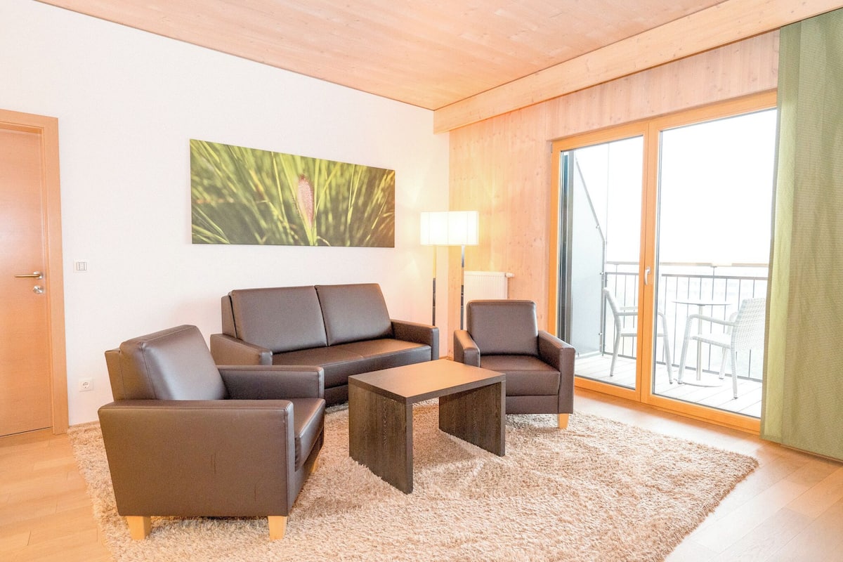 Comfort-kattohuoneisto | Oleskelualue | Televisio