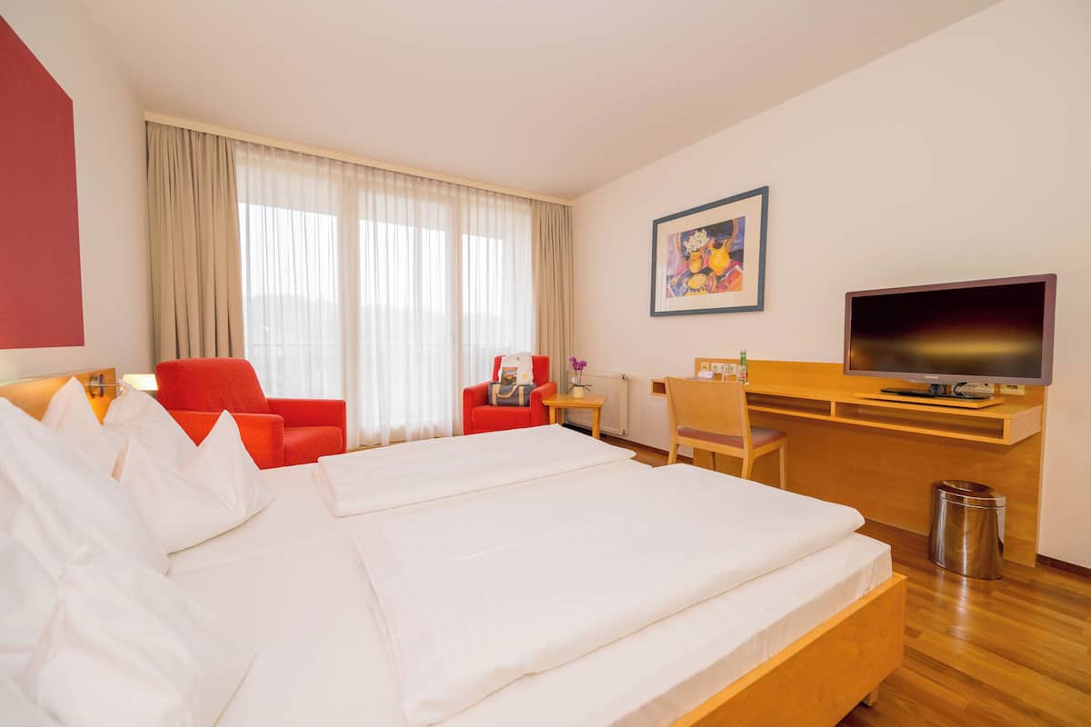 Comfort Double Room, Balcony | Hypo-allergenic bedding, minibar, in-room safe, free WiFi