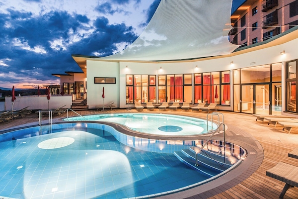 6 indoor pools, 6 outdoor pools, pool cabanas (surcharge)