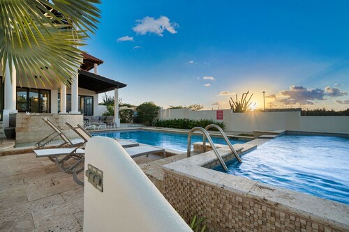 Lux 5BR Villa w/ Pool! Playground! 3min to Beach