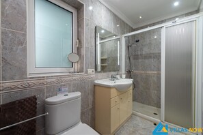 淋浴设施、吹风机、毛巾