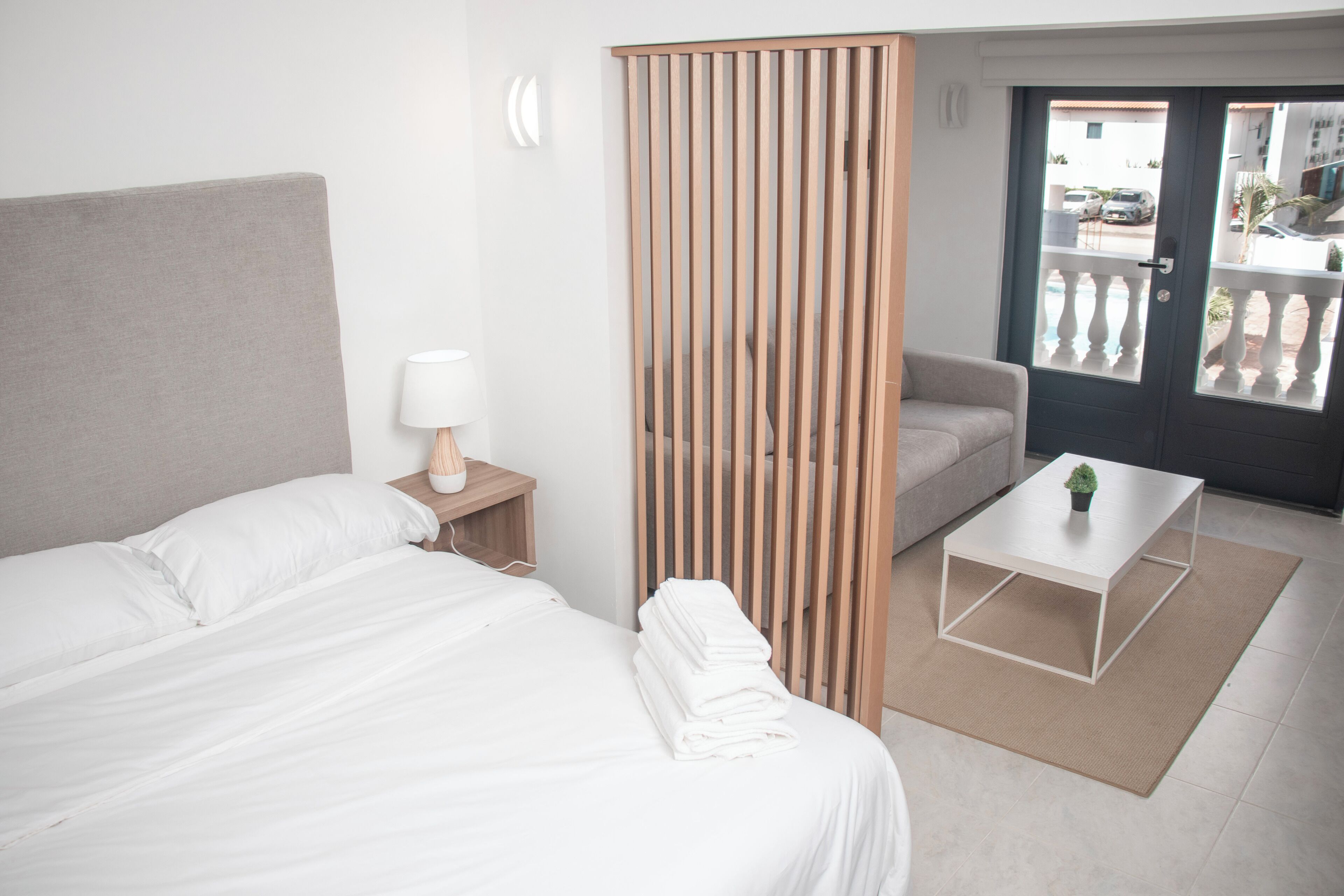 Unika möbler, skrivbord, arbetsyta för laptop och gratis wi-fi