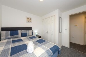 2 多间卧室、WiFi、床单