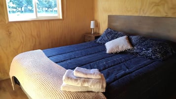 Classic Cabin, Garden View | 2 bedrooms, free WiFi