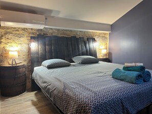 9 Schlafzimmer, Zimmersafe, Bügeleisen/Bügelbrett, WLAN