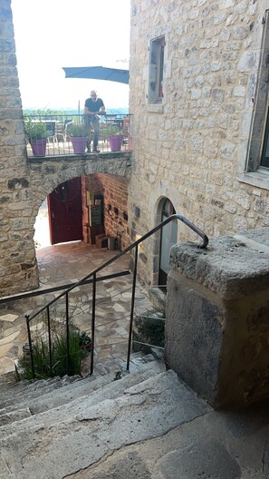 Property grounds - Le domaine des hauts de Vernon (on request only) (vernon)