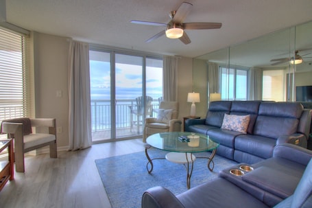 TV. Spacious Oceanfront 3BR 3BA at Crescent Shores - Pools, Lazy River & Stunning Views