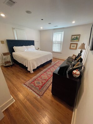 4 室のベッドルーム、アイロン / アイロン台、WiFi、ベッドシーツ